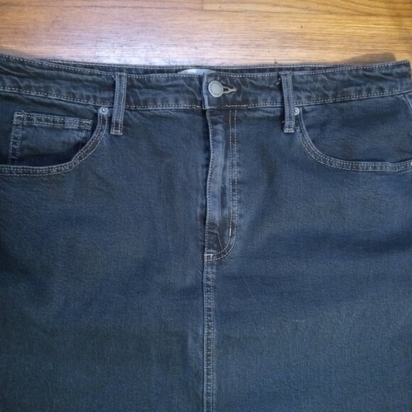 UNIVERSAL THREAD plus high-rise back slit denim midi skirt in black wash (sz17) - Picture 6 of 11